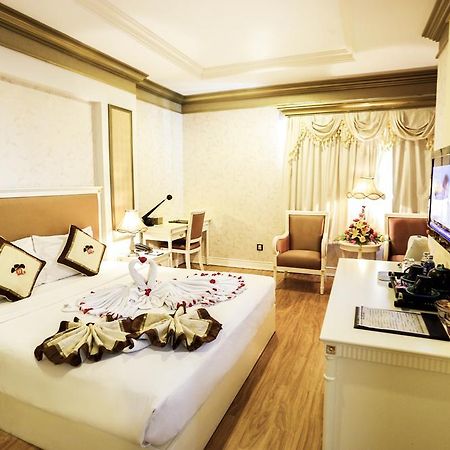 Seventeen Saloon Hotel Дананг Экстерьер фото