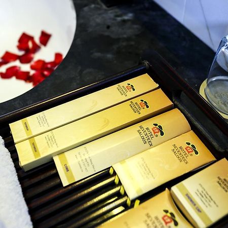 Seventeen Saloon Hotel Дананг Экстерьер фото