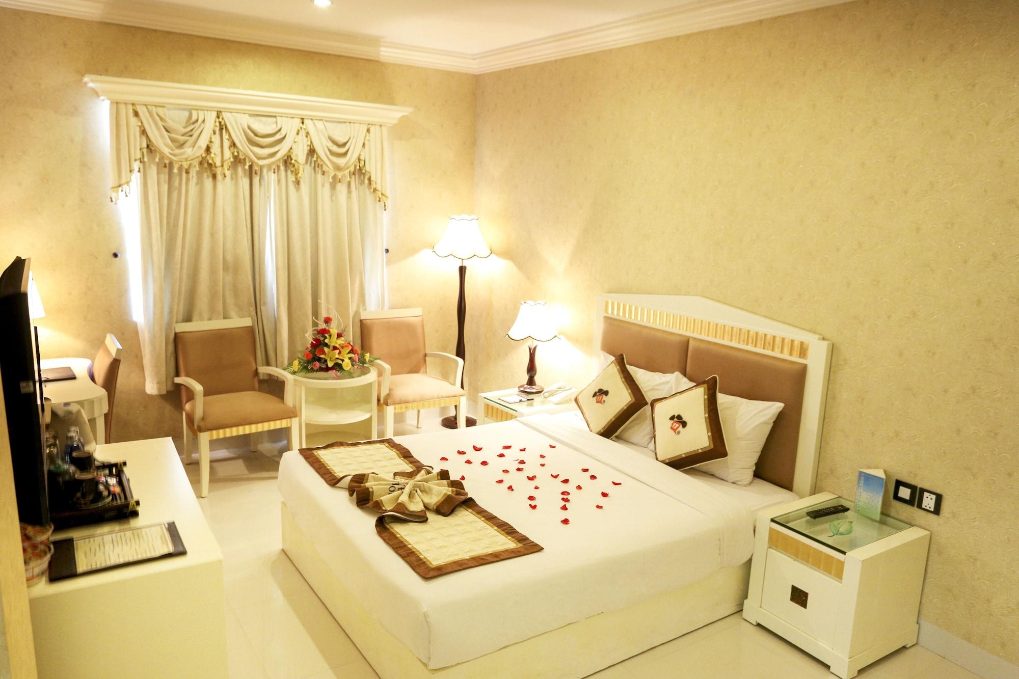 Seventeen Saloon Hotel Дананг Экстерьер фото