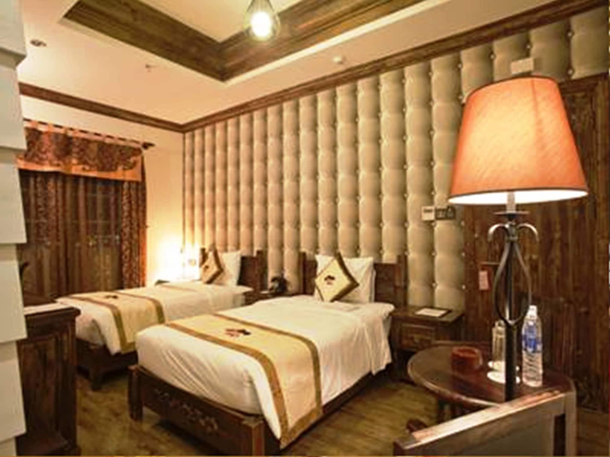 Seventeen Saloon Hotel Дананг Экстерьер фото