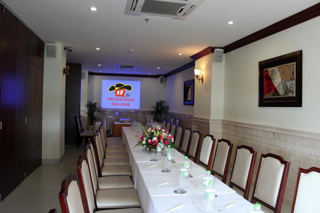 Seventeen Saloon Hotel Дананг Экстерьер фото