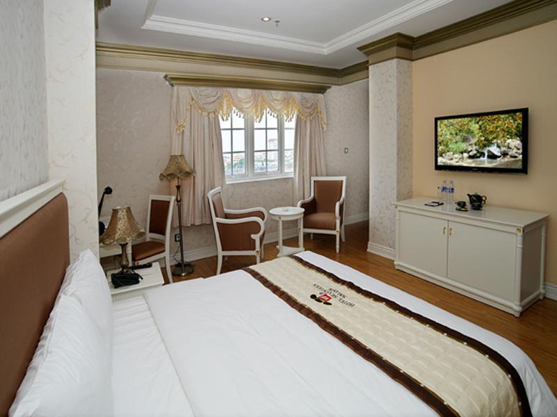 Seventeen Saloon Hotel Дананг Экстерьер фото