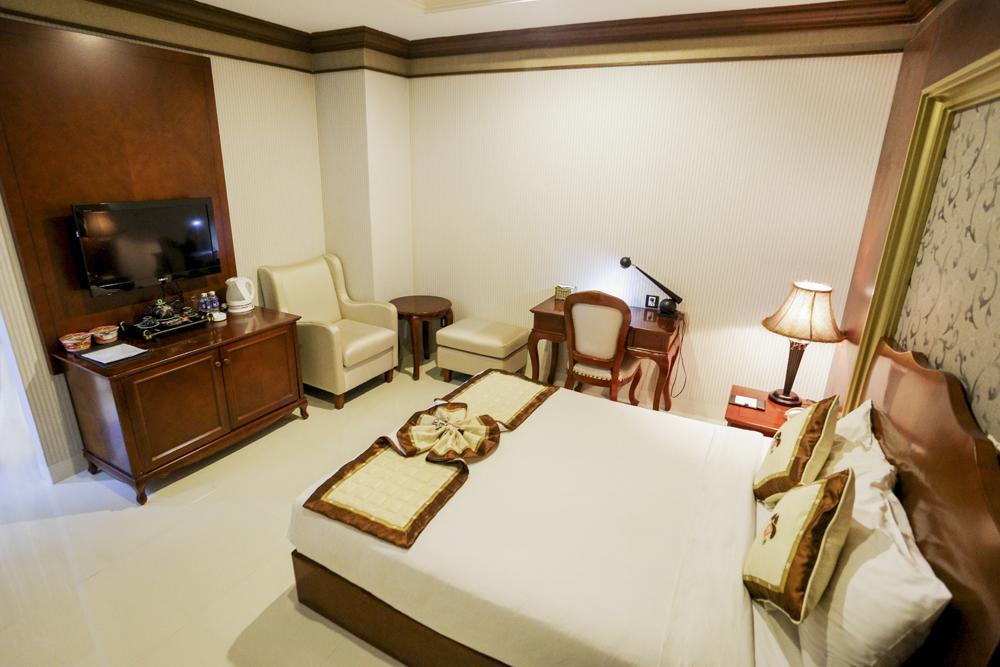 Seventeen Saloon Hotel Дананг Экстерьер фото