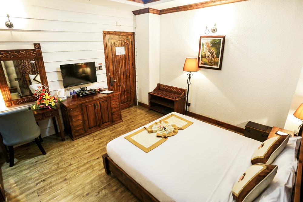 Seventeen Saloon Hotel Дананг Экстерьер фото