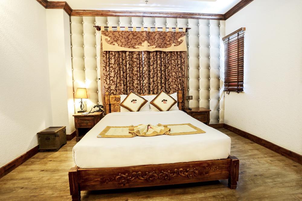 Seventeen Saloon Hotel Дананг Экстерьер фото
