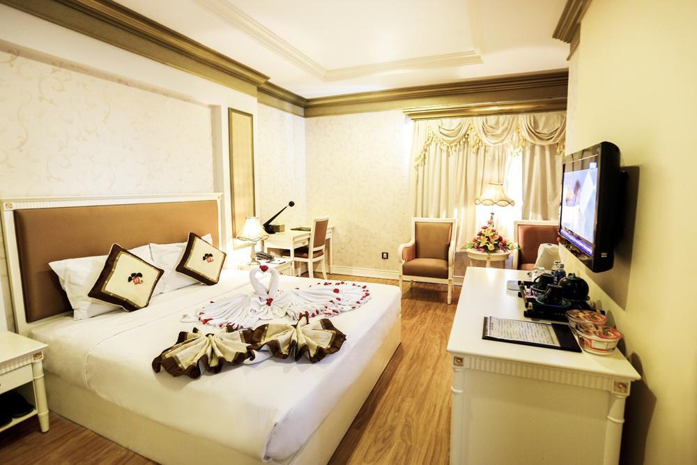 Seventeen Saloon Hotel Дананг Экстерьер фото