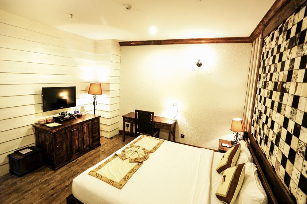 Seventeen Saloon Hotel Дананг Экстерьер фото