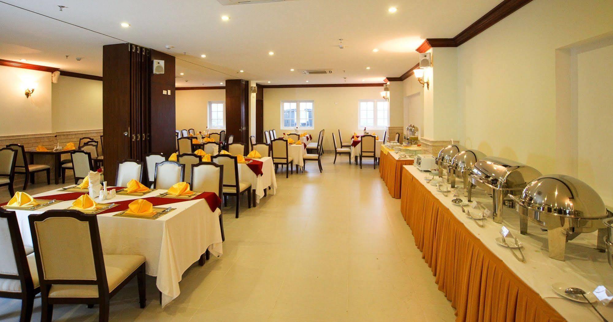 Seventeen Saloon Hotel Дананг Экстерьер фото