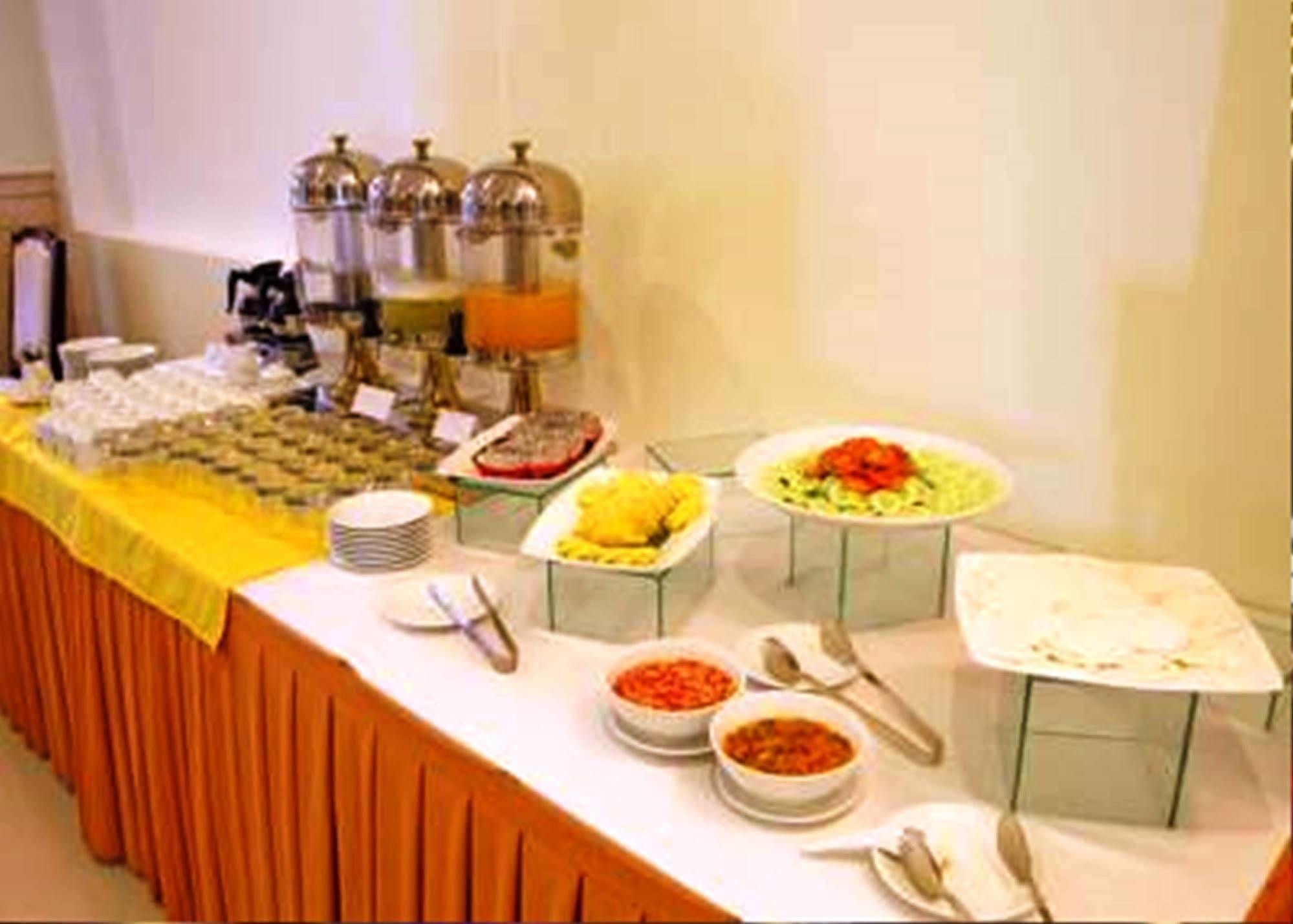 Seventeen Saloon Hotel Дананг Экстерьер фото